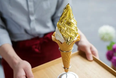 MH KOL Blog - Kanazawa Gold Ice Cream